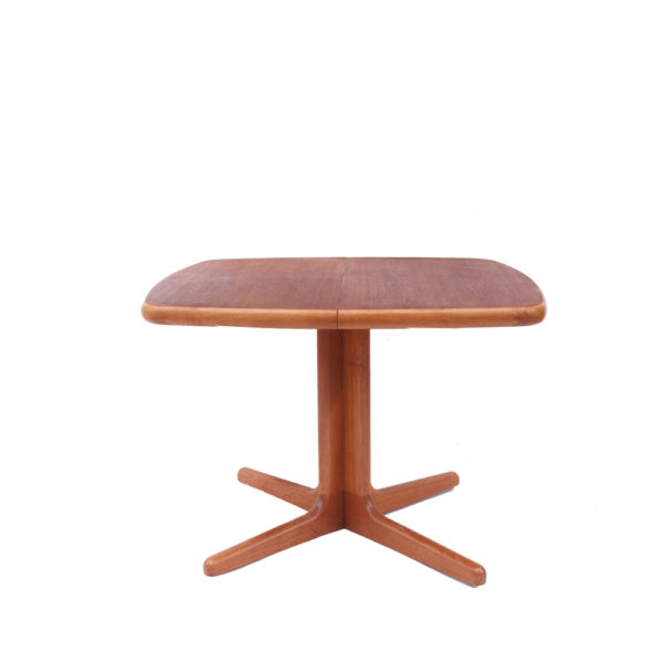 Table de salle à manger carrée arrondie scandinave danoise Ansager Mobler